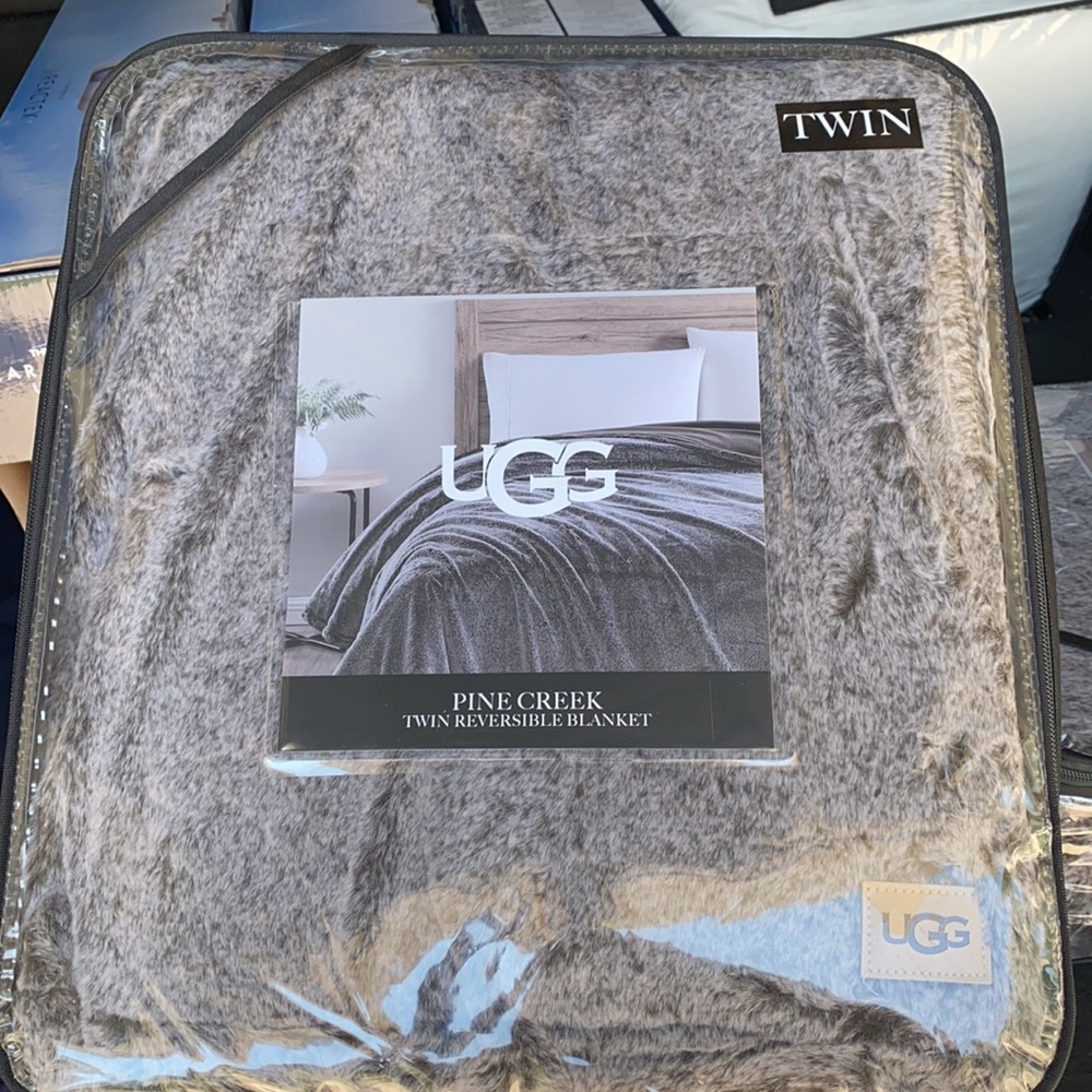 Ugg Twin Full Queen Reversible Blankets
